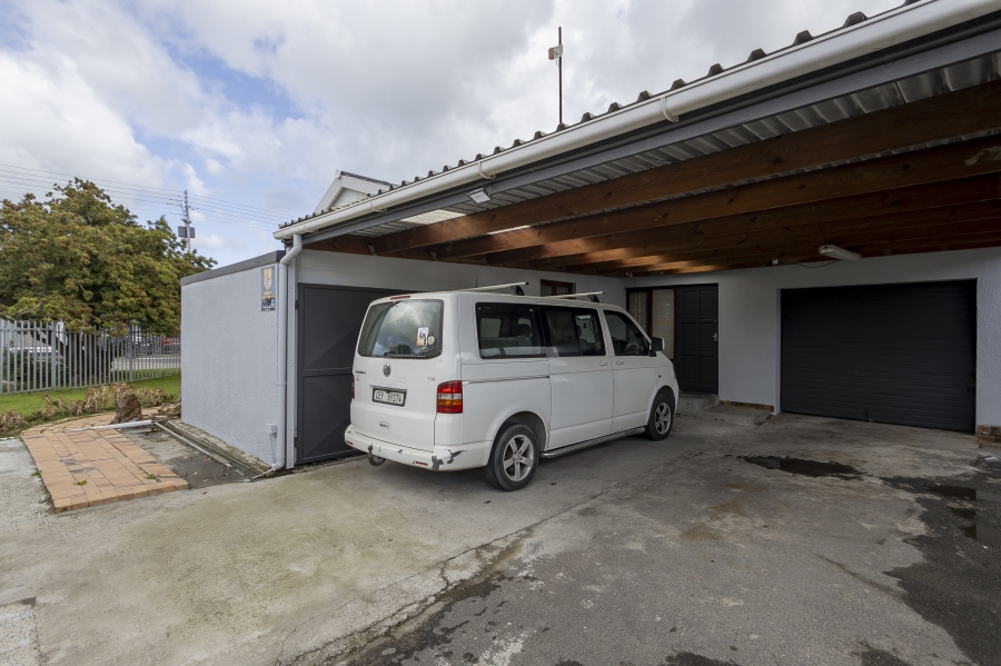 To Let 4 Bedroom Property for Rent in Lochnerhof Western Cape